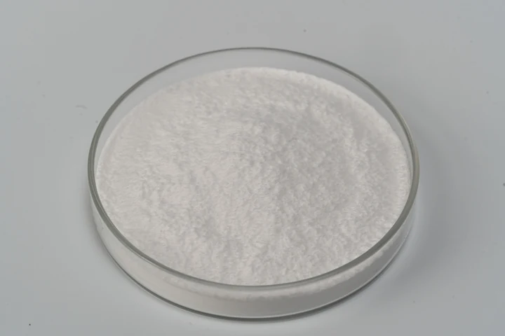 L-Glutathione Oxidized powder sample in a glass dish