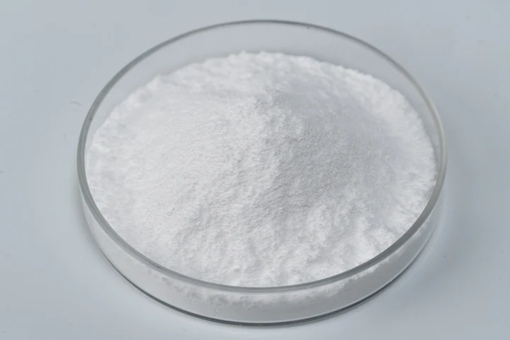 L-Glutathione Reduced powder sample in a glass dish